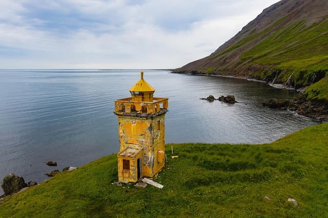 Selvíkurnefsviti, Iceland