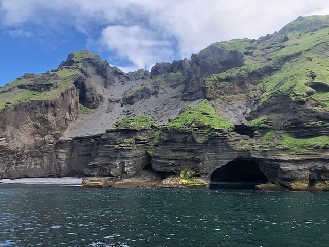 Æðahellir, Iceland