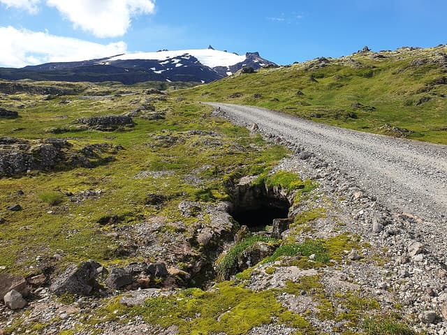 Vegamannahellir, Iceland