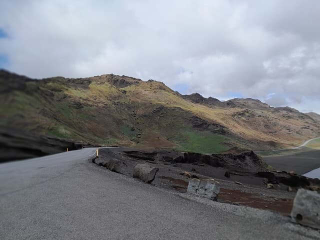 Sveifluháls, Iceland